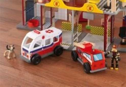KidKraft Deluxe Fire Station Set 10 KidKraft Deluxe Fire Station Set -Otto 13406577 03