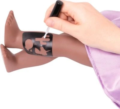 Our Generation Tattoopuppe Rosalyn 46 Cm Mit Zubehör 5 Our Generation Tattoopuppe Rosalyn 46 Cm Mit Zubehör – Bild 3