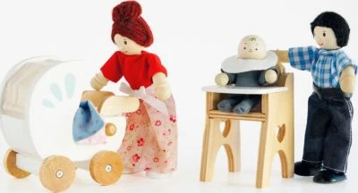 Le Toy Van Babysitter Set + Baby Aus Holz 4 Le Toy Van Babysitter Set + Baby Aus Holz – Bild 2
