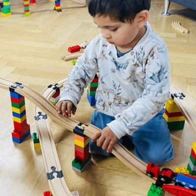 TOY2 Baumeister Paket Klein - 12 Track Connectors, Schienenzubehör Holzeisenbahn Builder Set Small 4 TOY2 Baumeister Paket Klein - 12 Track Connectors, Schienenzubehör Holzeisenbahn Builder Set Small – Bild 2