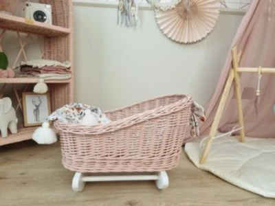 TinaForKids Puppenwiege Aus Weiden Mit Bettwäscheset, Puppenbett Altrosa/Weiß 4 TinaForKids Puppenwiege Aus Weiden Mit Bettwäscheset, Puppenbett Altrosa/Weiß – Bild 2